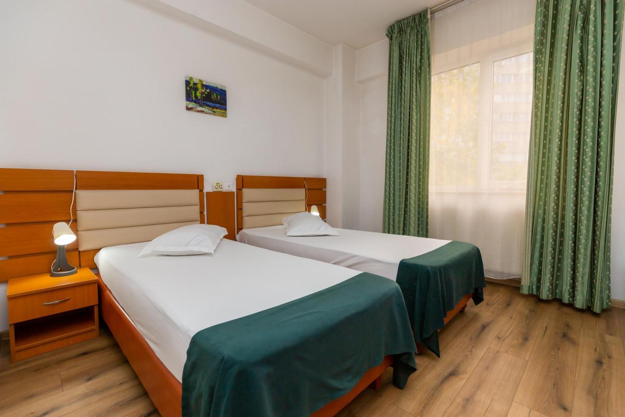 Hotel Sir Colentina Bukares Bagian luar foto