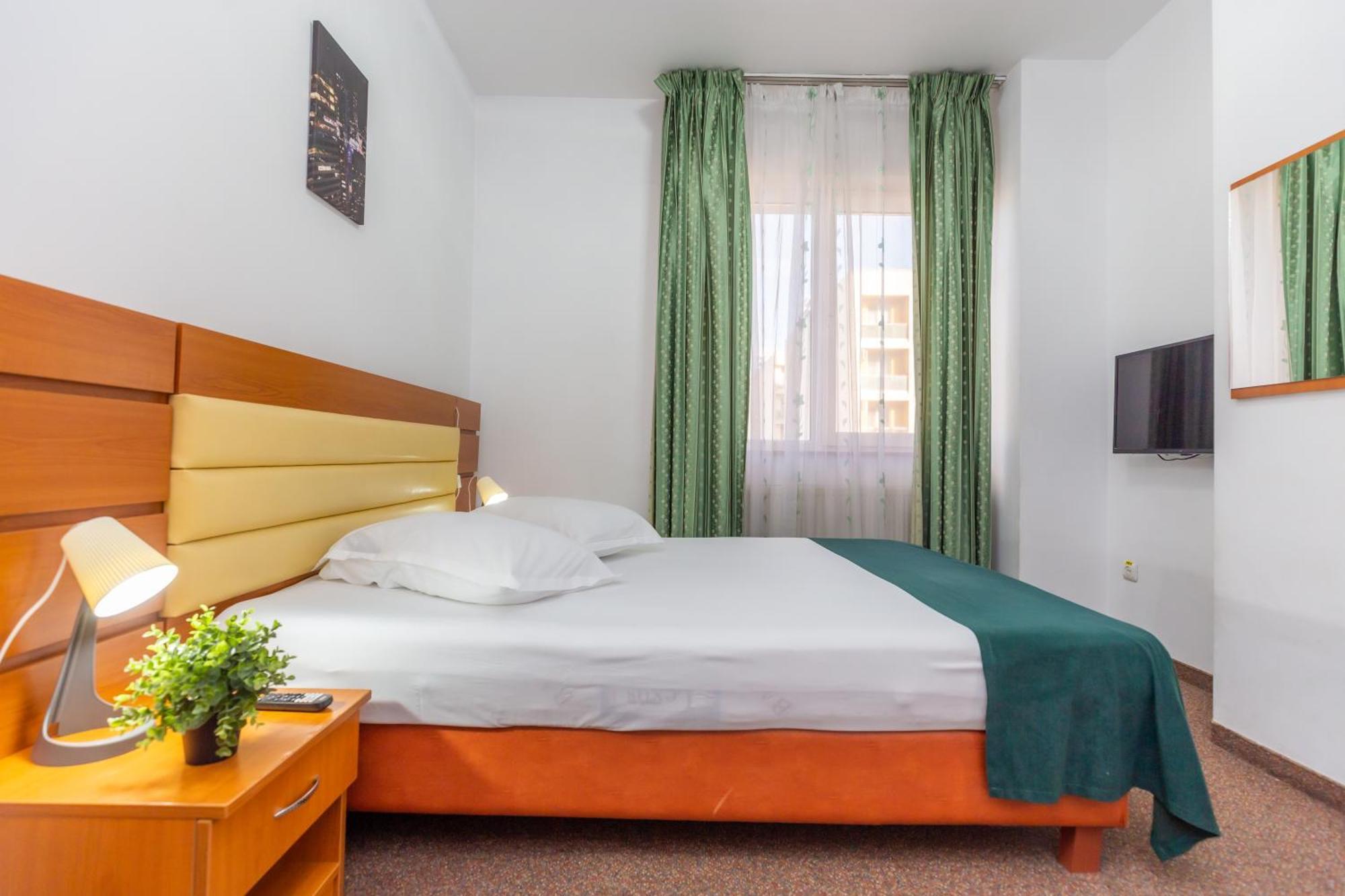 Hotel Sir Colentina Bukares Bagian luar foto