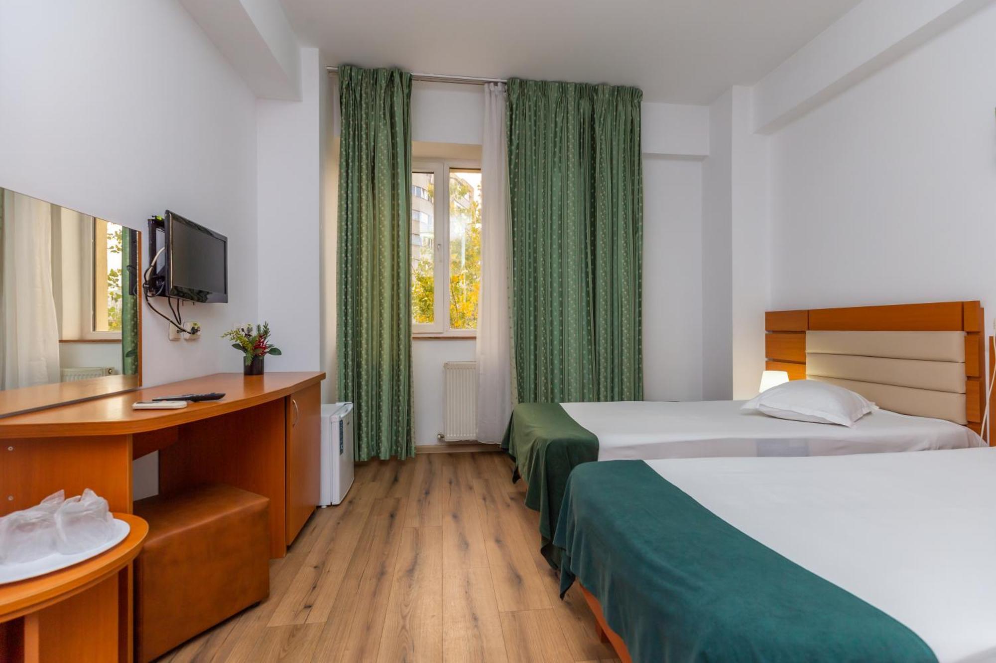 Hotel Sir Colentina Bukares Bagian luar foto